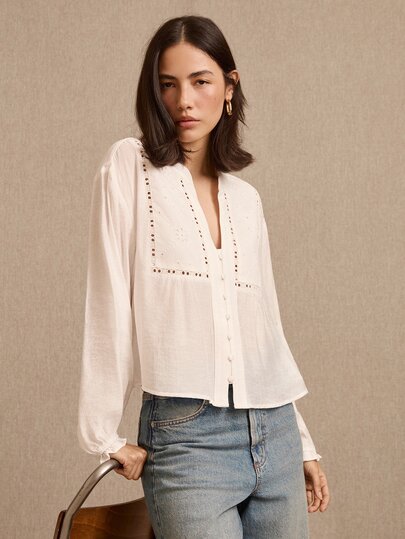 lacRébo Blus Boho Lengan Panjang Putih dengan Panel Bordir, Kancing Plaket, dan Manset Berkerut, Cocok untuk Liburan Musim Panas.