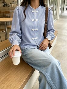SHEIN PariChic 藍白條紋青蛙鈕扣立領襯衫，優雅休閒夏季度假外出上衣 - 藍色 - 查看 7