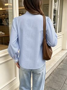 SHEIN PariChic 藍白條紋青蛙鈕扣立領襯衫，優雅休閒夏季度假外出上衣 - 藍色 - 查看 2