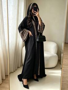 Yasmyna 黑色豹紋拼接拼接式長袍配希賈布套裝，保守長袖長袍，優雅伊斯蘭女性服飾，杜拜秋冬穆斯林卡夫坦 - 黑色 - 查看 6