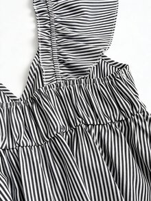 SHEIN Franclia 藍色可愛條紋荷葉邊性感露背低領短版上衣 - 黑色 - 查看 3