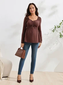 SHEIN ملابس علوية أمومة بلون بني داكن برقبة مربعة وتطريز دانتيل، خصر مشدود برباط، حافة مكشكشة، أكمام طويلة واسعة، أسلوب بسيط وجذاب، قصة نحيفة، 100% قطن طبقة أساسية مريحة لجميع مراحل الحمل - بني - مشاهدة 6