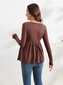 SHEIN ملابس علوية أمومة بلون بني داكن برقبة مربعة وتطريز دانتيل، خصر مشدود برباط، حافة مكشكشة، أكمام طويلة واسعة، أسلوب بسيط وجذاب، قصة نحيفة، 100% قطن طبقة أساسية مريحة لجميع مراحل الحمل - بني - مشاهدة 5