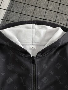 SHEIN 1件男童春秋純黑色休閒風深色圖案星星與字母滿版印花連帽拉鍊長袖外套，寬鬆落肩版型，適合日常外出、校園穿著、戶外活動、街頭風格及好友聚會 - 黑色 - 查看 8