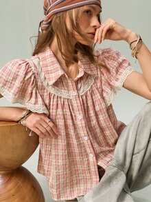 SHEIN Korean Style Soft Pink Plaid Turn-Down Collar Doll Blouse For Women, Lace Trim Puff Short Sleeve Loose Short Cropped Shirt, French Vintage Pleated Hem Slimming Youthful Petite Plaid Button-Up Top - Multicolor - View 3