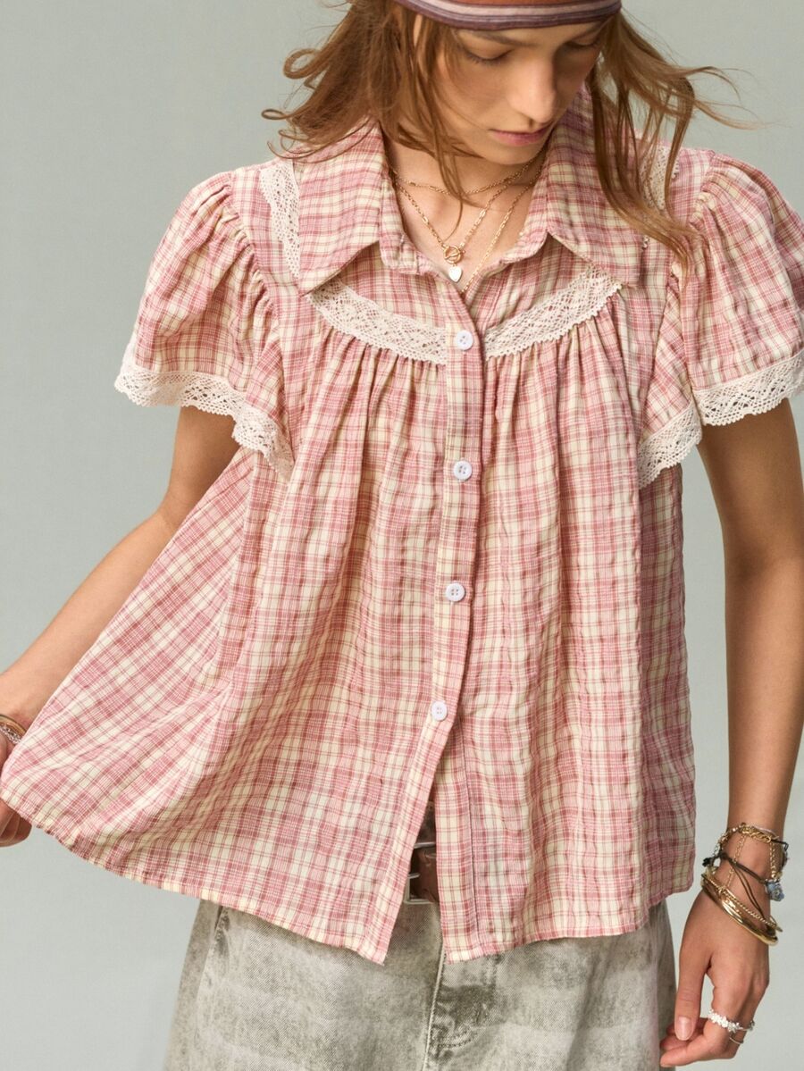 SHEIN Korean Style Soft Pink Plaid Turn-Down Collar Doll Blouse For Women, Lace Trim Puff Short Sleeve Loose Short Cropped Shirt, French Vintage Pleated Hem Slimming Youthful Petite Plaid Button-Up Top - Multicolor - View 1