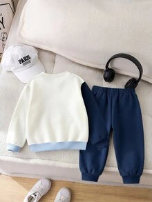 2件組幼兒休閒皇家藍拼色拼接騎士Logo與復古花卉印花抓絨圓領衛衣及配套滿版印花長褲套裝，運動戶外休閒，返校適用，適合秋冬 - 彩色 - 查看 2
