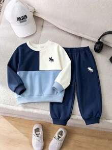 2件組幼兒休閒皇家藍拼色拼接騎士Logo與復古花卉印花抓絨圓領衛衣及配套滿版印花長褲套裝，運動戶外休閒，返校適用，適合秋冬 - 彩色 - 查看 3