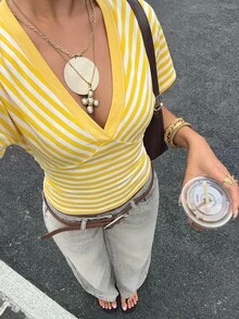 Aloruh 女款春夏新款V領寬鬆條紋短袖T恤，適合街頭穿搭與日常穿著 - 黃色 - 查看 6