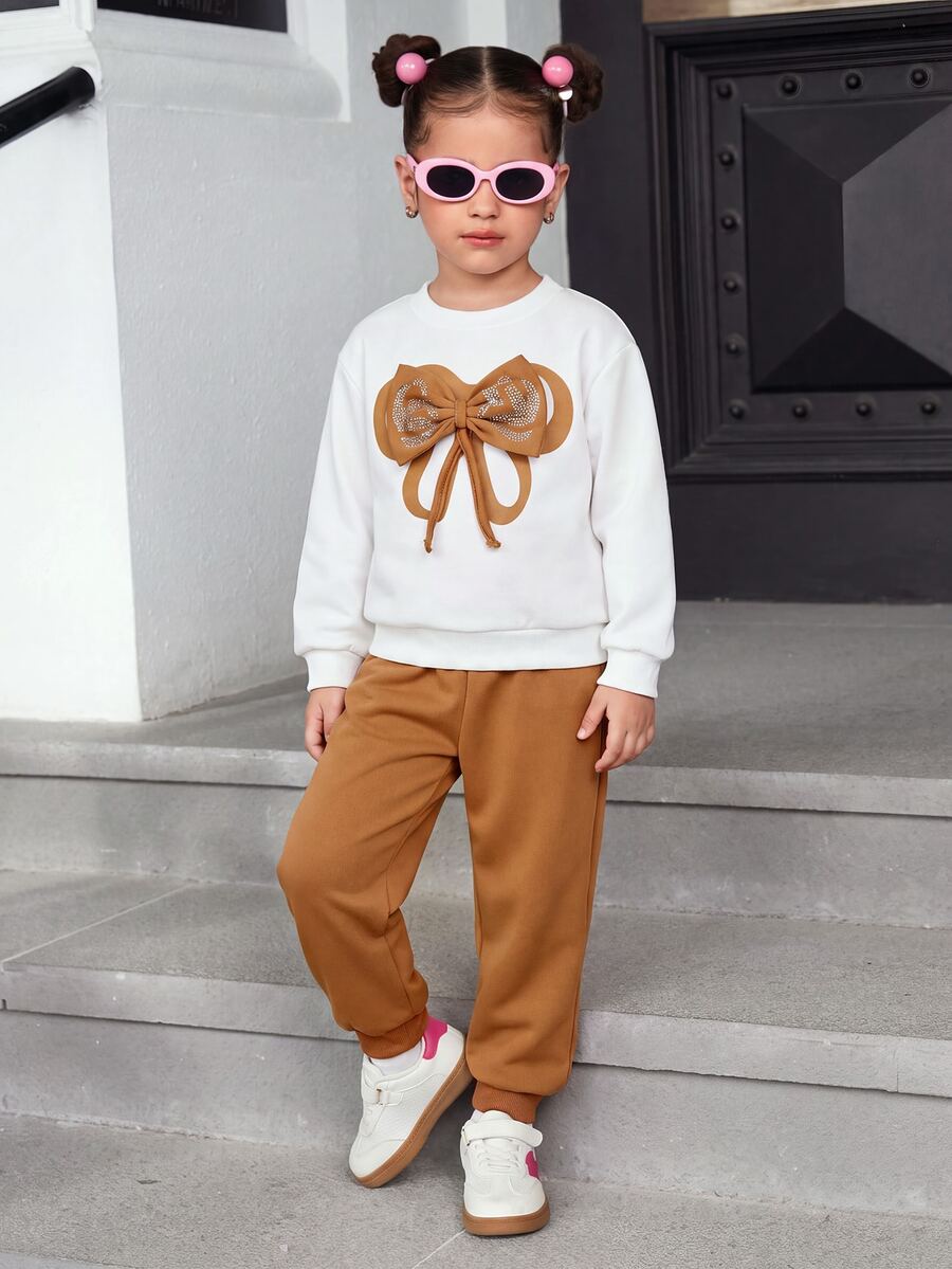 SHEIN Playful Pals Young Girls Sweet Rhinestone 3D Bow Knot White Sweatshirt & Solid Khaki Brown Sweatpants 2pcs Outfit Set Casual Co Ords Back To School Tracksuit - Khaki - View 1