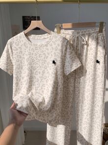 SHEIN EZwear 2件組刺繡圓領短袖上衣與條紋印花長褲，休閒風 - 彩色 - 查看 5