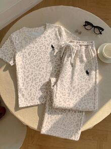 SHEIN EZwear 2件組刺繡圓領短袖上衣與條紋印花長褲，休閒風 - 彩色 - 查看 4