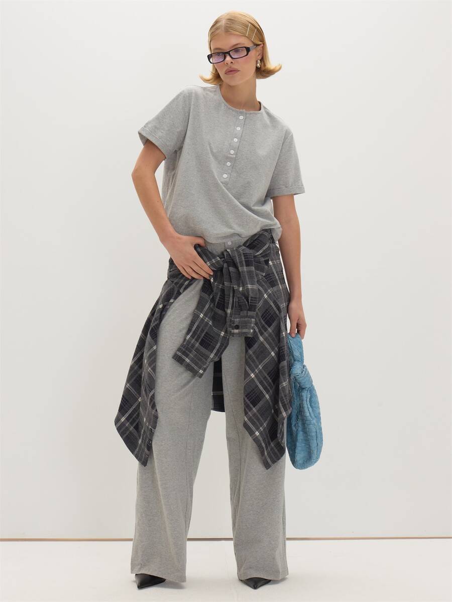 MUSEYN Grey Jersey Loose Boxy Fit Button T-Shirt - Light Grey - View 1