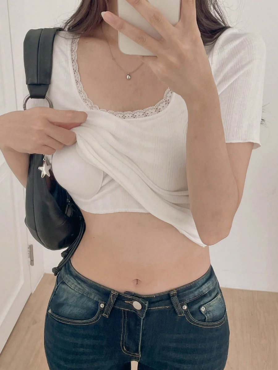 DAZY 女款純色對比蕾絲飾邊方領修身短袖休閒基礎可愛度假風春夏T恤,白色日常款 - 白色 - 查看 1