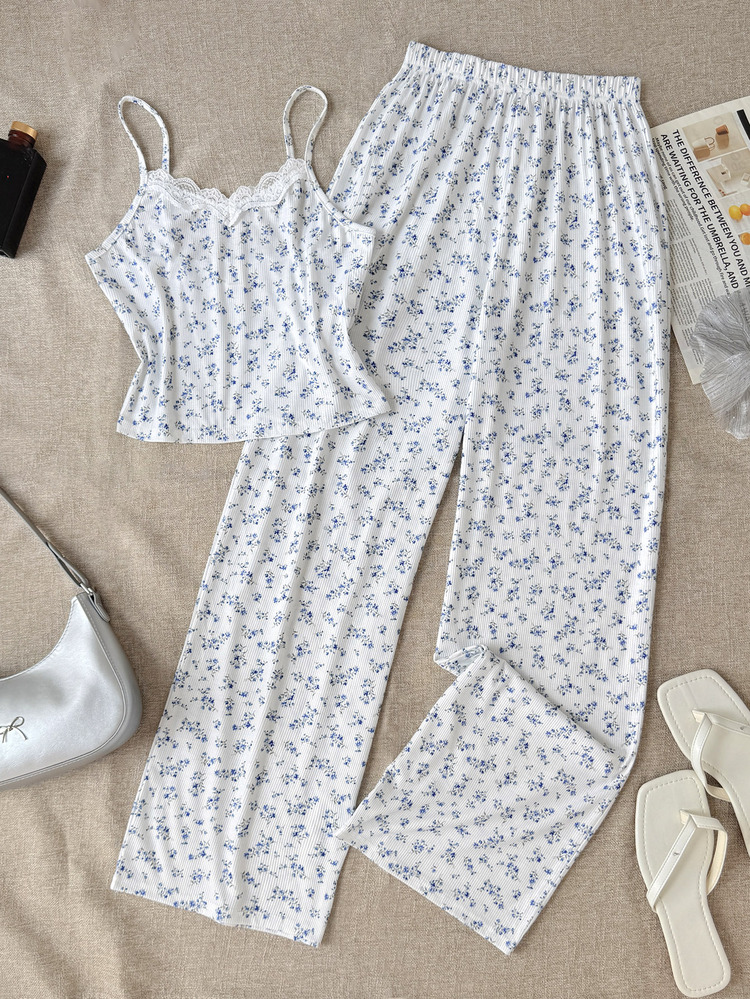 SHEIN Teen Girl Teen Girls Dusty Flower Print White Lace Trim Cropped Camisole & Pants 2 Pieces Pajama Set - Blue and White - View 2