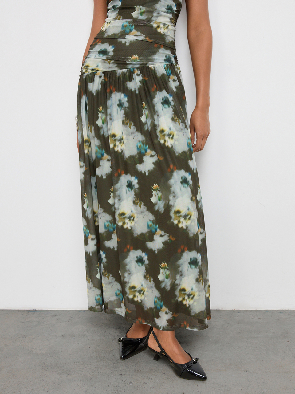 SHEIN Maija Women's Floral Print Long Dress, V-Neck, Slim Fit, Cinched Waist, A-Line, Autumn, Urban, Holiday Vacation Country Vintage Festival Homecoming