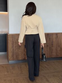 Harriette Anya 卡其色收腰短款女式风衣，百搭秋冬 - 卡其色 - 查看 2