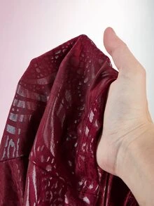 Amplova 女款黃黑波點掛脖綁帶性感修身連身褲，前衛Y2K復古波點印花，可愛露背設計搭配臀部抓皺 - 酒紅色 - 查看 15