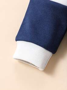 SHEIN 男嬰休閒端莊可愛對比色字母刺繡 Polo 領運動衫與運動長褲套裝，學院風，秋冬海軍藍 - 藏蓝色 - 查看 6