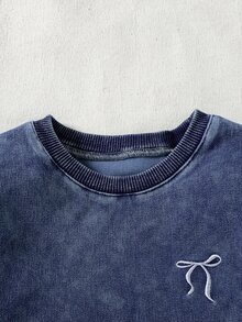 Girls Spring/Autumn Denim Knit 2-Piece Set, Top With Round Neck Long Sleeve Cropped Design, Ribbed Cuffs, White Bow Embroidery On Left Chest, Matching Wide Leg Pants With White Bow Embroidery, Washed Distressed Texture, Vintage Casual Style, Suitable For Spring/Autumn Wear - Dark Wash - View 8