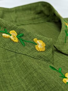 SHEIN LUNE 女款夏季復古刺繡立領短袖襯衫，溫柔風V領花卉上衣，修身百搭通勤度假風 - 軍綠色 - 查看 5