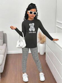 SHEIN 青少年女孩休閒針織熊圖案長袖短版上衣與幾何圖案內搭褲套裝，黑白 2 件套褲裝套裝，女孩 2 件套套裝，女孩 2 件套，女孩黑白套裝，青少年女孩套裝，女孩內搭褲套裝，女孩幾何圖案套裝，青少年女孩黑白內搭褲，青少年女孩圖案內搭褲，黑白青少年內搭褲，青少年女孩套裝，青少年女孩黑白服裝套裝，黑白內搭褲，女孩長袖上衣與內搭褲套裝，秋冬 - 黑與白 - 查看 3
