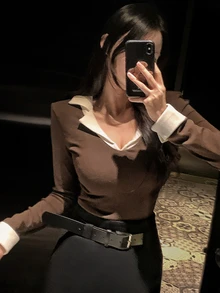 DAZY 女款拼色修身長袖 Polo T恤，優雅性感度假風春夏/秋冬上衣，適合校園與早午餐，棕色與白色波點 - 棕色 - 查看 2
