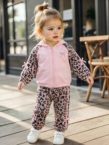 SHEIN Playful Pals 女嬰外套套裝 蝴蝶結 秋冬休閒連帽運動時尚 蝴蝶甜美百搭 米色黑色印花外套 蓬蓬夾克 - 粉色 - 查看 3