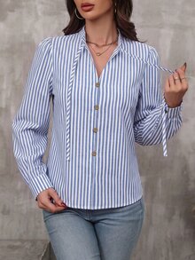 Omancia 女款春夏秋冬藍白條紋布料小立領鈕扣設計綁帶修身休閒度假風高能量職場開學季教師節旅行度假氛圍春秋新款時尚小眾設計百搭長袖襯衫 - 藍色 - 查看 4