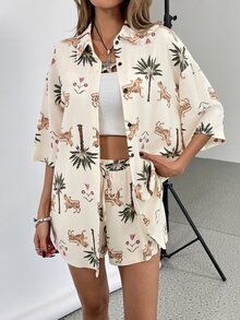 SHEIN Essnce 2 قطعة/مجموعة قميص بأكمام قصيرة وشورت بطبعة أشجار النخيل للنساء للعطلات والشاطئ باللون البيج الصيفي الاستوائي - متعدد الألوان - مشاهدة 2