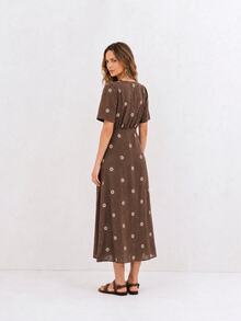 Dayvera 女款休閒優雅刺繡花卉洋裝 - 咖啡 - 查看 2
