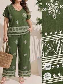SHEIN LUNE 2件組大尺碼女款軍綠色夏季波希米亞休閒度假套裝，短袖V領T恤與長褲，優雅時尚 - 彩色 - 查看 2