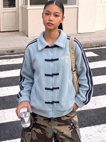 SHEIN 青少年女孩時尚淺藍色字母印花舒適側條紋拉鍊開襟抓絨外套，附獨特中國結盤扣設計 - 彩色 - 查看 5