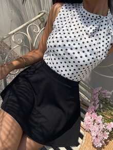 SHEIN MOD 大尺碼女款套裝，圓點蝴蝶結無袖上衣與A字迷你裙 - 黑與白 - 查看 1
