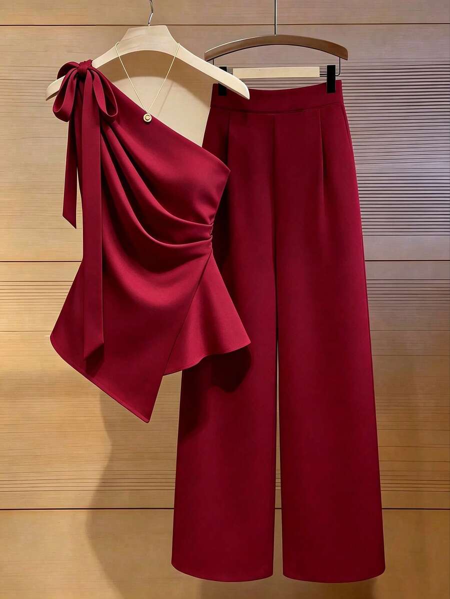 SHEIN Franclia 女款優雅休閒單肩繫帶不對稱下擺上衣與長褲兩件套,杏色,舞會禮服,春夏套裝,沙灘穿搭,優雅派對套裝,休閒套裝,婚禮賓客套裝,女款奢華晚禮服,女款度假穿搭,女款畢業套裝,女款通勤穿搭 - 酒紅色 - 查看 1