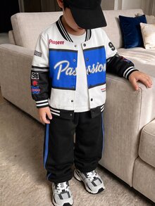SHEIN Playful Pals 2件組 幼童男童棒球夾克＋長褲 學院風 藍白黑配色 賽車字母印花 長袖棒球領 戶外運動 秋季慢跑 舒適運動裝 - 藍白色 - 查看 3