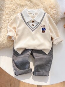 SHEIN Playful Pals 2件組男嬰 Polo 衫長褲套裝，學院風可愛杏色小熊仿兩件式格紋長袖翻領休閒款，適合生日派對、秋季慢跑、周歲生日、復古風 - 白色 - 查看 1
