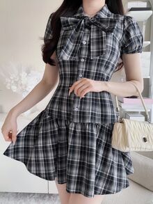 FRIFUL 女款格紋蝴蝶結裝飾短花瓣袖單排扣襯衫洋裝 夏季校園休閒連身裙 - 黑色 - 查看 4