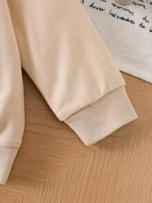 SHEIN Playful Pals 2件套/男嬰服飾時尚休閒可愛運動風秋冬新款，刺繡英文字母圖案，杏色長袖圓領衛衣上衣 + 藍色休閒牛仔風長褲，柔軟舒適面料，適合日常穿著或戶外 - 杏色 - 查看 8