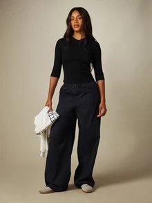 MISSGUIDED Ribbed Fitted Cropped Top With V-Neckline And Three-Quarter Sleeves - Slim Fit Stretch Knit Layer For Spring Summer - Black - View 3