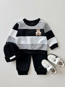 SHEIN Playful Pals 2件組 幼兒男嬰運動衫與慢跑長褲套裝，可愛黑白條紋熊貼布，長袖圓領，休閒版型，適合生日派對、秋季慢跑與居家舒適穿著 - 黑與白 - 查看 7