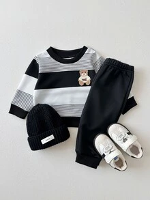 SHEIN Playful Pals 2件組 幼兒男嬰運動衫與慢跑長褲套裝，可愛黑白條紋熊貼布，長袖圓領，休閒版型，適合生日派對、秋季慢跑與居家舒適穿著 - 黑與白 - 查看 1