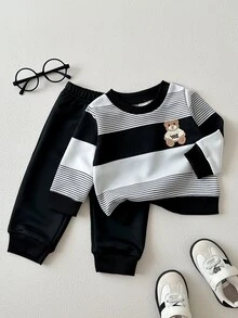 SHEIN Playful Pals 2件組 幼兒男嬰運動衫與慢跑長褲套裝，可愛黑白條紋熊貼布，長袖圓領，休閒版型，適合生日派對、秋季慢跑與居家舒適穿著 - 黑與白 - 查看 6