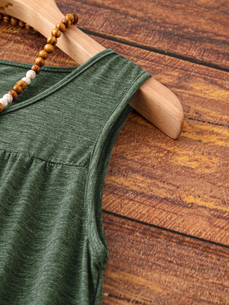 Plus Size Women Solid Color Crew Neck Pleated Casual Sleeveless Dress Olive Green - Army Green - View 4