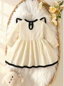 SHEIN Đầm dài tay cho bé gái sơ sinh màu đen phối apricot, gân tăm, nơ bèo nhún, tay cánh dơi, cổ tròn, chất nỉ dày ấm, phong cách công chúa ngọt ngào thanh lịch cho sinh nhật mùa thu - Màu be - Xem 5