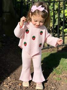 SHEIN Vintaside Kids 女嬰 0-3 歲秋季刺繡草莓羅紋針織長袖上衣與喇叭褲套裝，粉紅色，適合日常穿著，高領休閒日常穿搭 - 粉色 - 查看 5