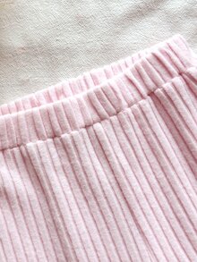 SHEIN Vintaside Kids 女嬰 0-3 歲秋季刺繡草莓羅紋針織長袖上衣與喇叭褲套裝，粉紅色，適合日常穿著，高領休閒日常穿搭 - 粉色 - 查看 8