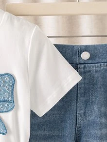 SHEIN Elladie kids 少女開學季夏季白色藍色甜美酷風牛仔兩件套，亮片刺繡蝴蝶結短版T恤配黑色緞帶蝴蝶結牛仔褲 - 藍色 - 查看 8