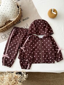 SHEIN بدلة رياضية من قطعتين للبنات باللون البني مع نقاط وردية. جاكيت بغطاء رأس بسحاب كامل وبنطال جوجر بأساور مزين بشرائط وردية وفيونكات. - قهوة بني - مشاهدة 5