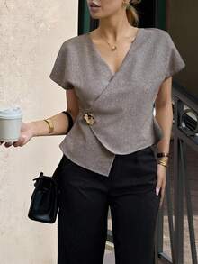 Siren Gaze Coffee 優雅 V 領短袖上衣，秋季優雅韓風休閒不對稱修身通勤上衣，金屬鈕扣 - 卡其色 - 查看 5